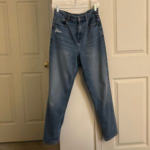 American Eagle stretch mom jean in 6 Long
